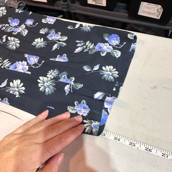 Becken Women's Floral Pleated Silk Blend Cropped Culottes Pants Navy Blue Size 6 - Picture 15 of 16